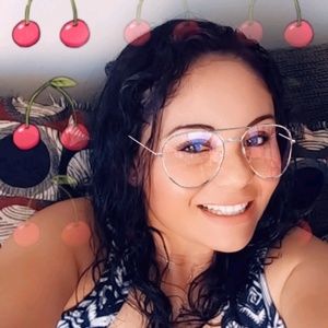 Meet your Posher, Raquel